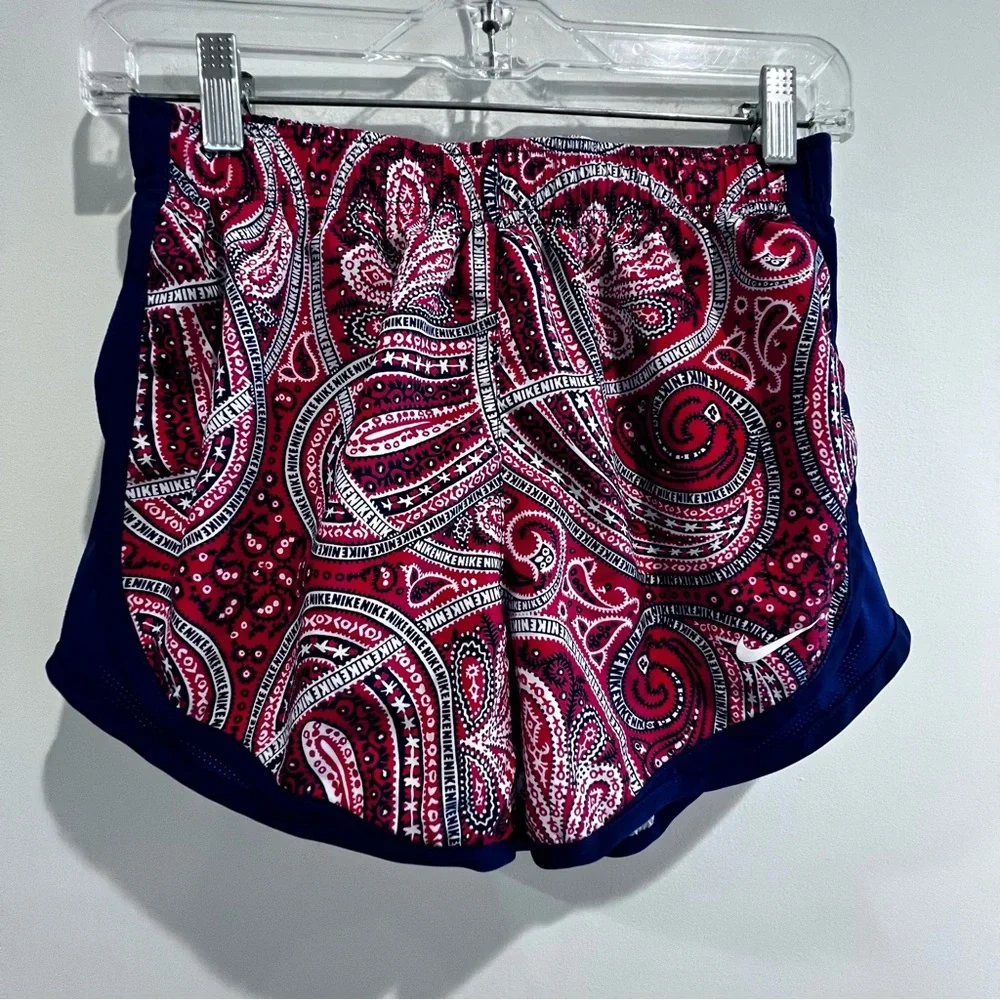 Nike’s women Tempo Paisley‎ running shorts size XS